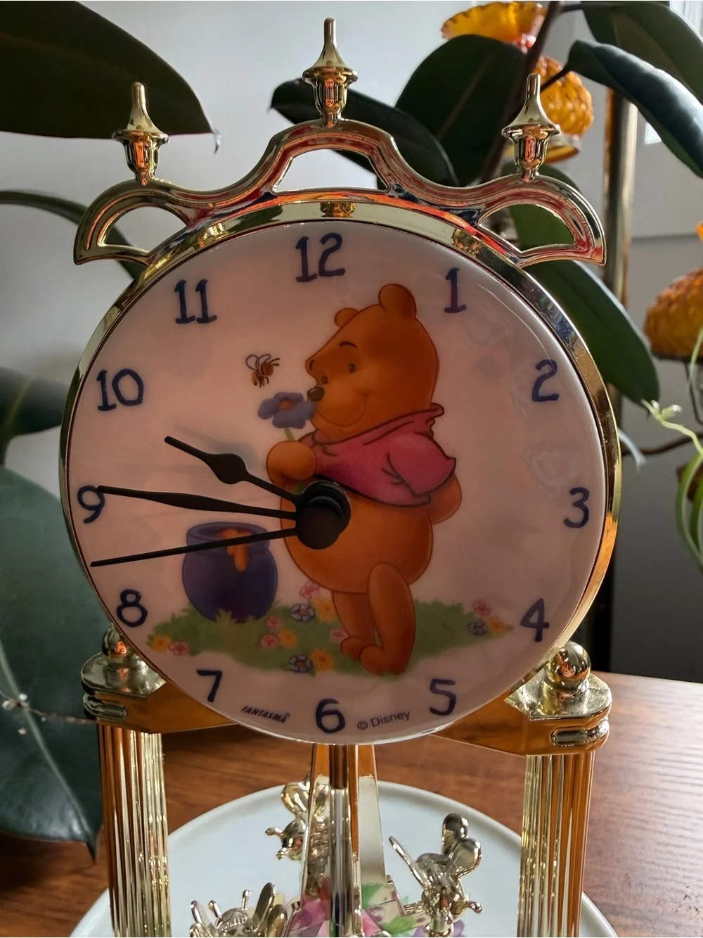 Disney Floral Dome Clock with Winnie the Pooh Illustration - White and Gold glas